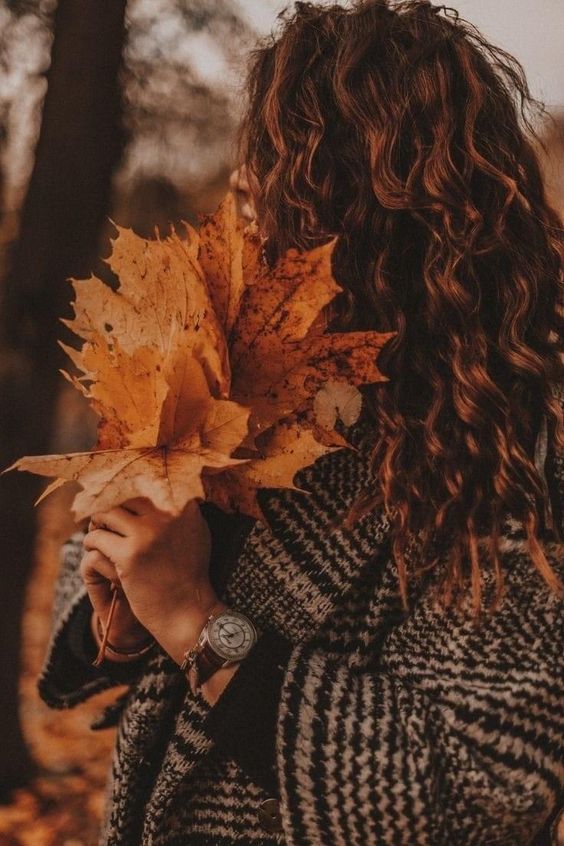 L’Automne : et si elle devenait la saison préférée de vos cheveux ?