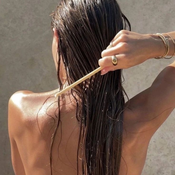 Image FAQ S.O.S. Cuir chevelu en détresse : la cure botanique pour une chevelure éclatante à la rentrée